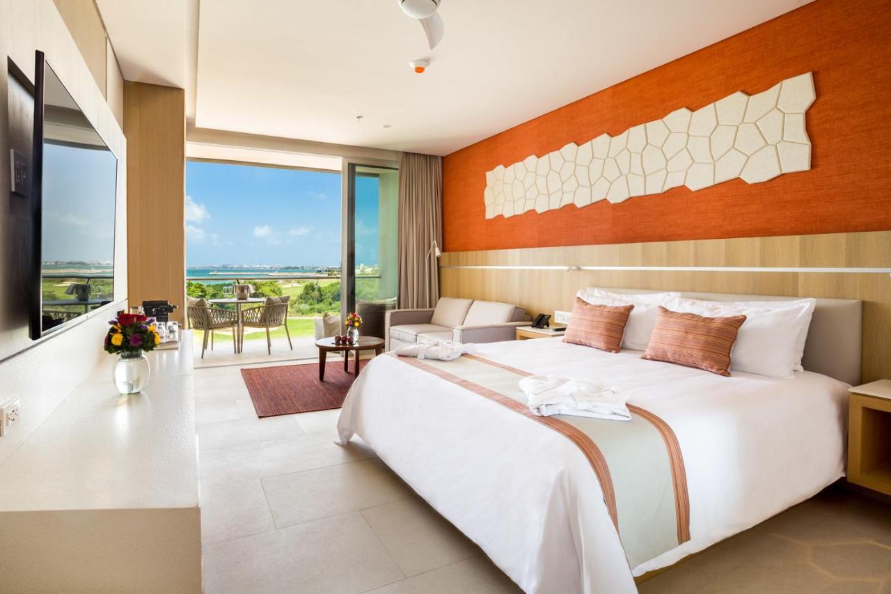 Deluxe Kamer met Kingsize Bed en Uitzicht op de Golfbaan en de Oceaan