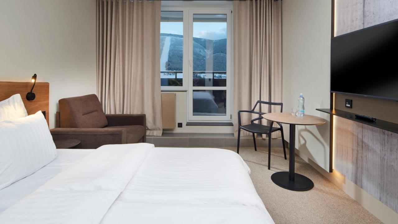 Family Room with Balcony,1012999927:JPEG