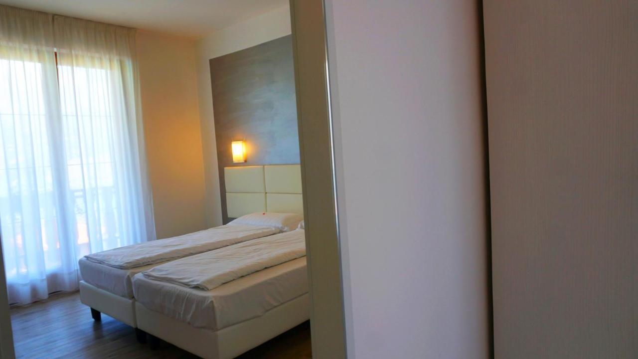 Double or Twin Room Lake View,1015664347:JPEG