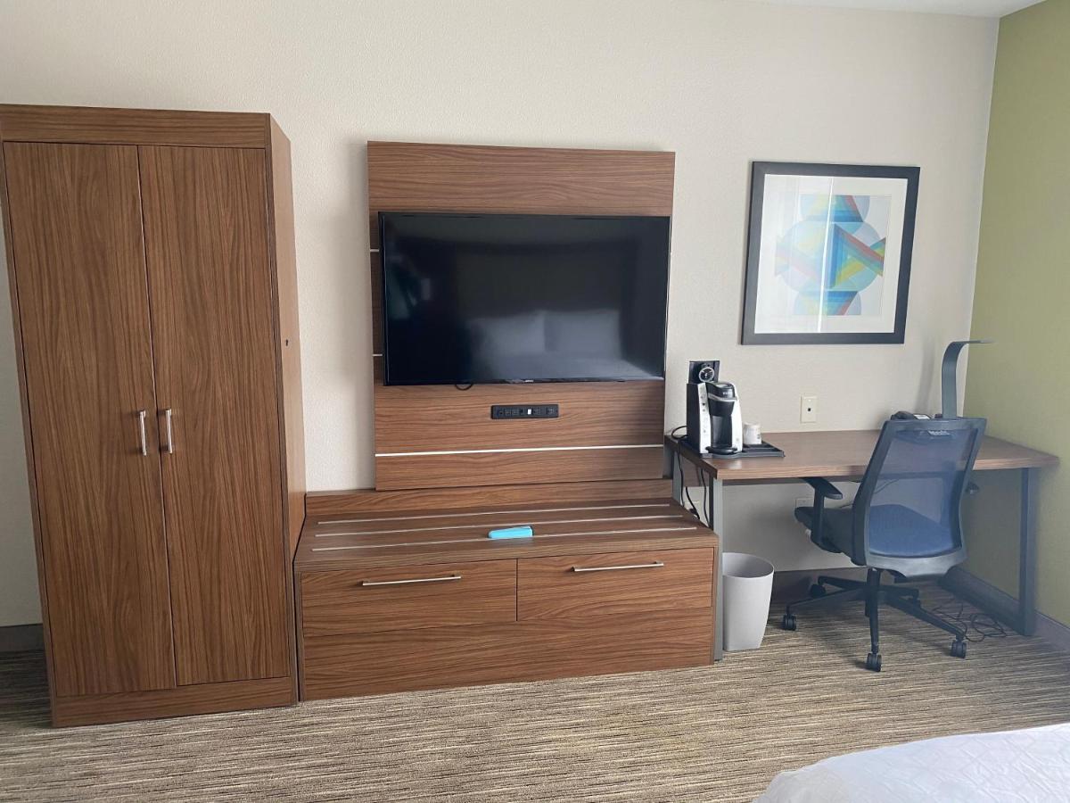 Standard Room with Two Queen Beds
