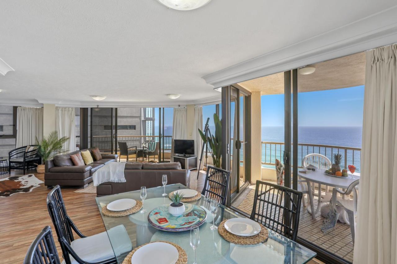 Three-Bedroom Apartment Ocean View