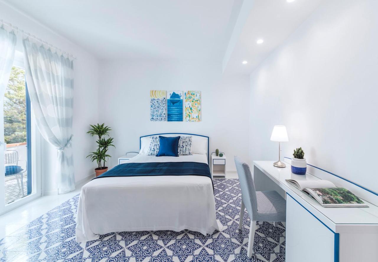 Deluxe Double Room with Balcony and Sea View