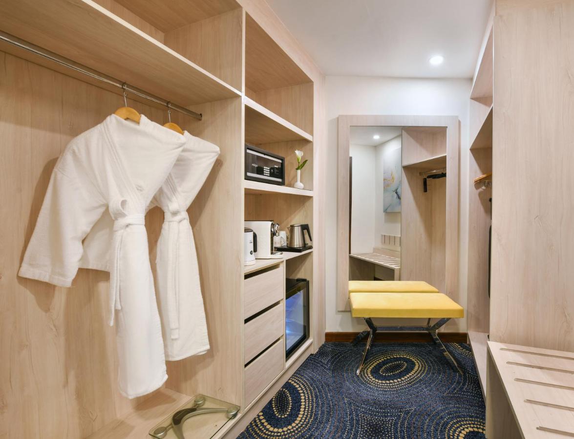 Junior Suite Pool View