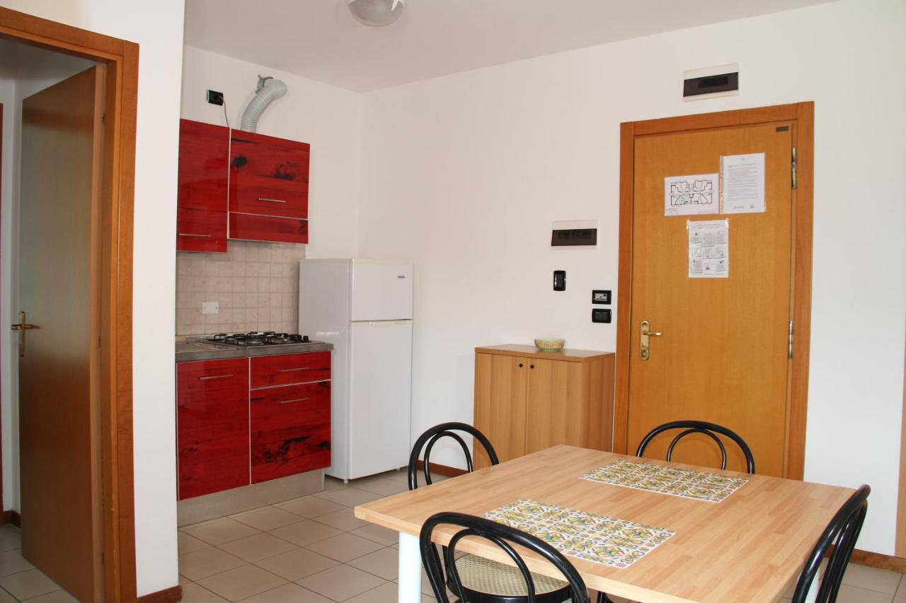 One-Bedroom Apartment Balcony,1541941390:JPEG