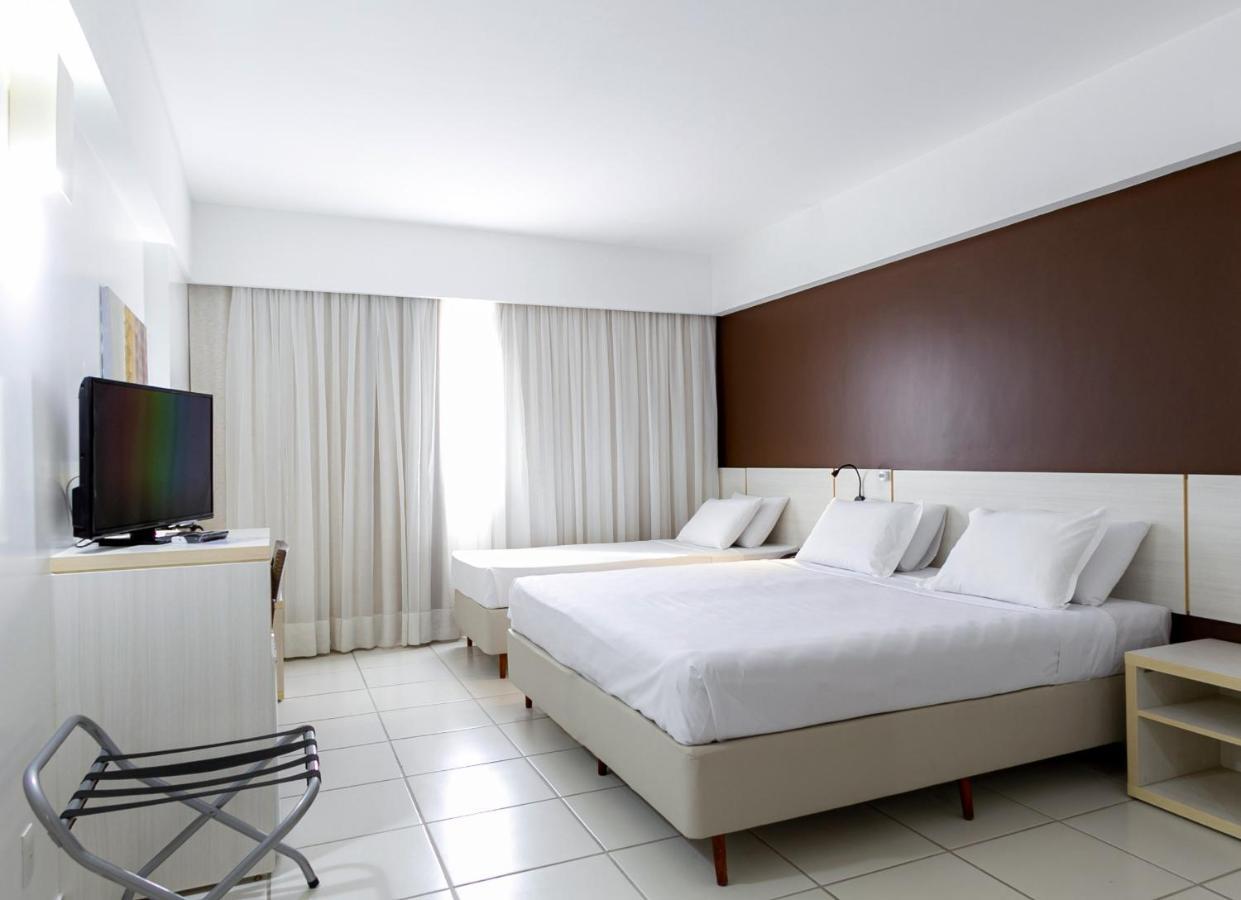 Quarto Deluxe com 1 Cama Queen-size e 1 Cama de Solteiro