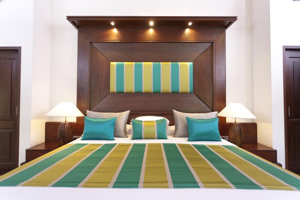 Deluxe Suite with Plunge Pool with Early Check-in & Late Check-out (on Availability) & 15% Discount on all Spa Treatments