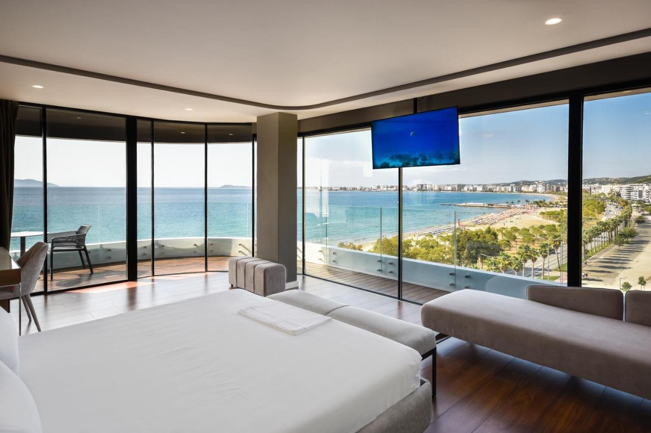 Deluxe Suite with Sea View