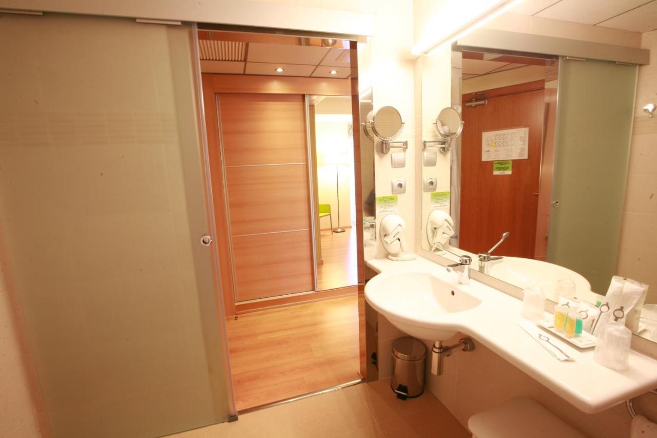 Single Room Balcony,1149847678:JPEG