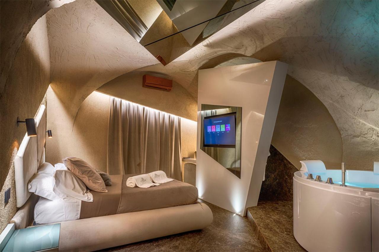 Queen Room with Spa Bath