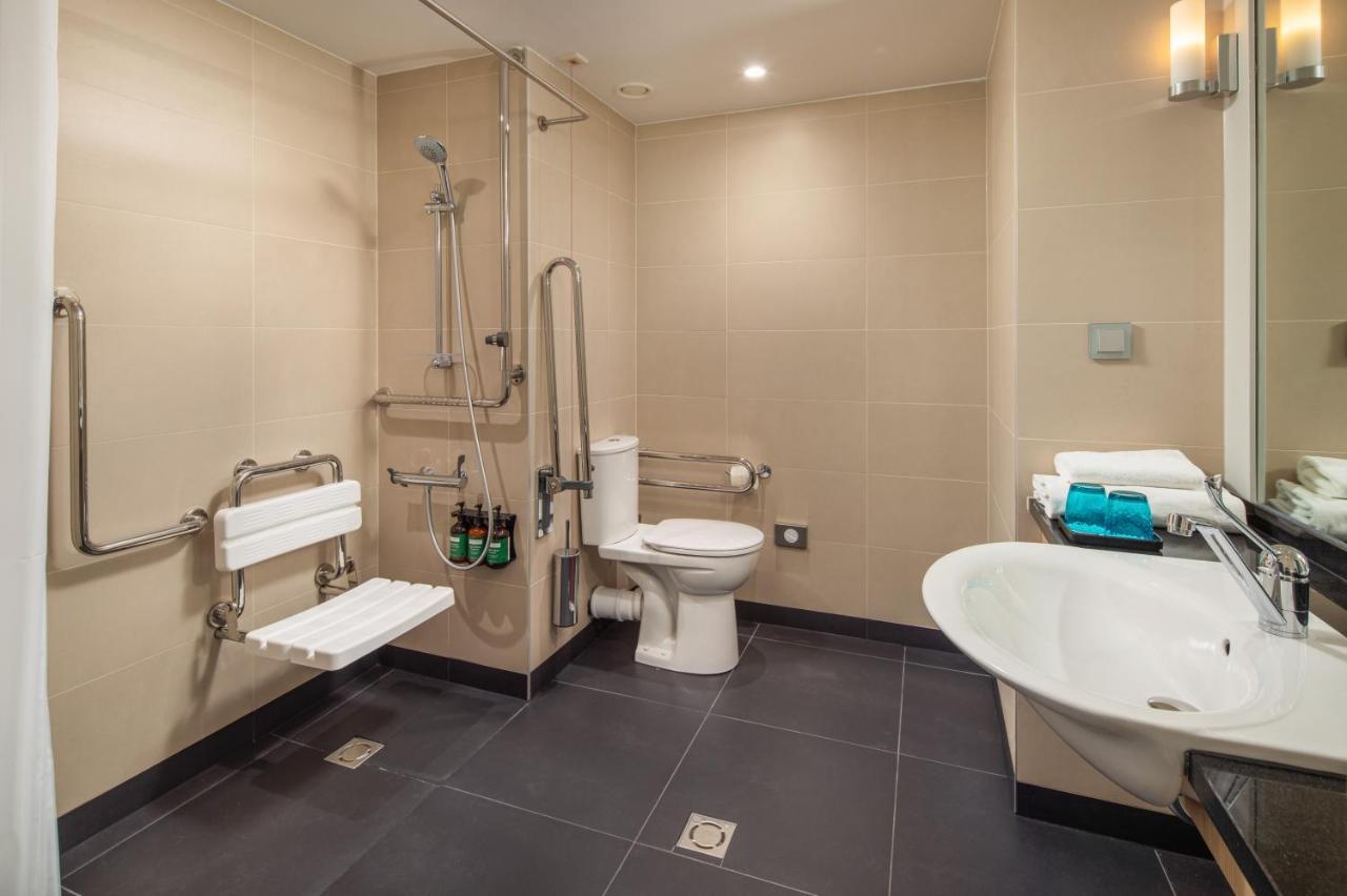 Quarto Queen com 2 Camas - Acessível Para Hóspedes com Mobilidade Reduzida.
