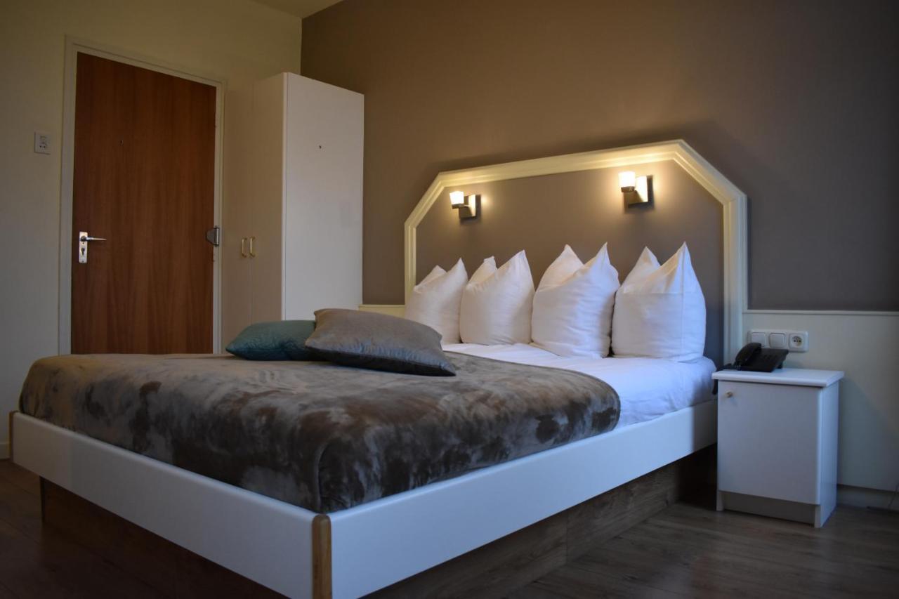 Smaller Budget Double Room,1186605055:JPEG