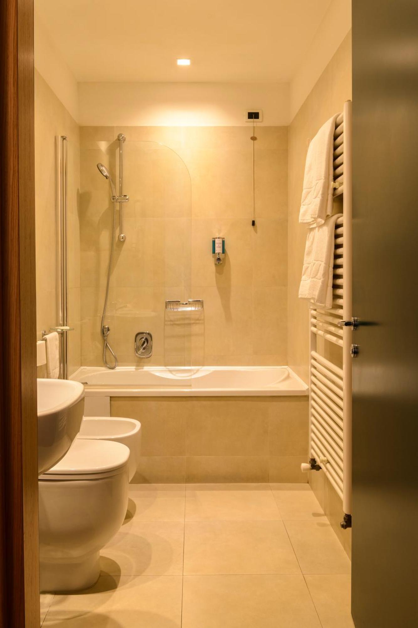 Apartment (4 Adults),1274715325:JPEG