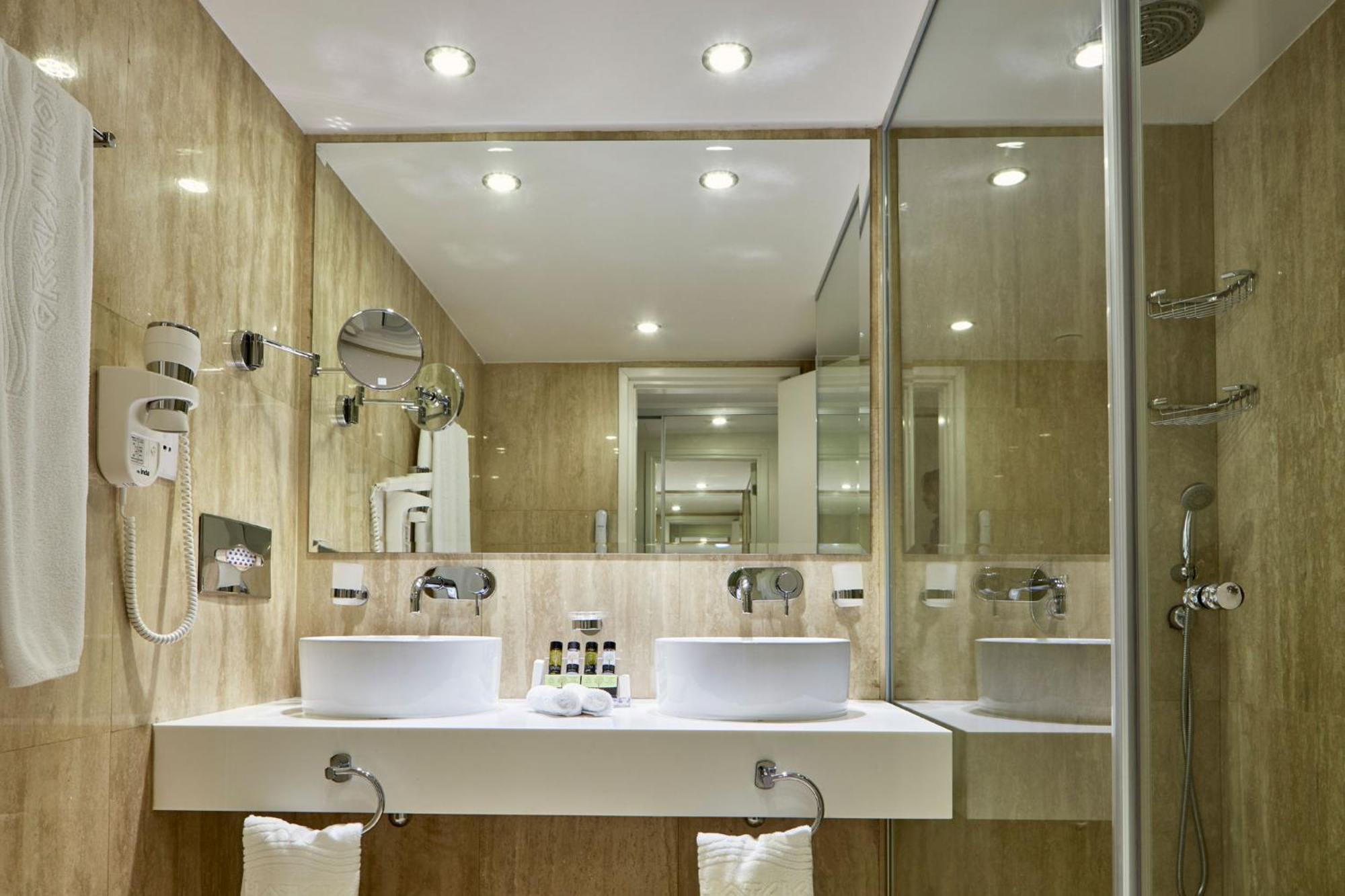 Bungalow Room