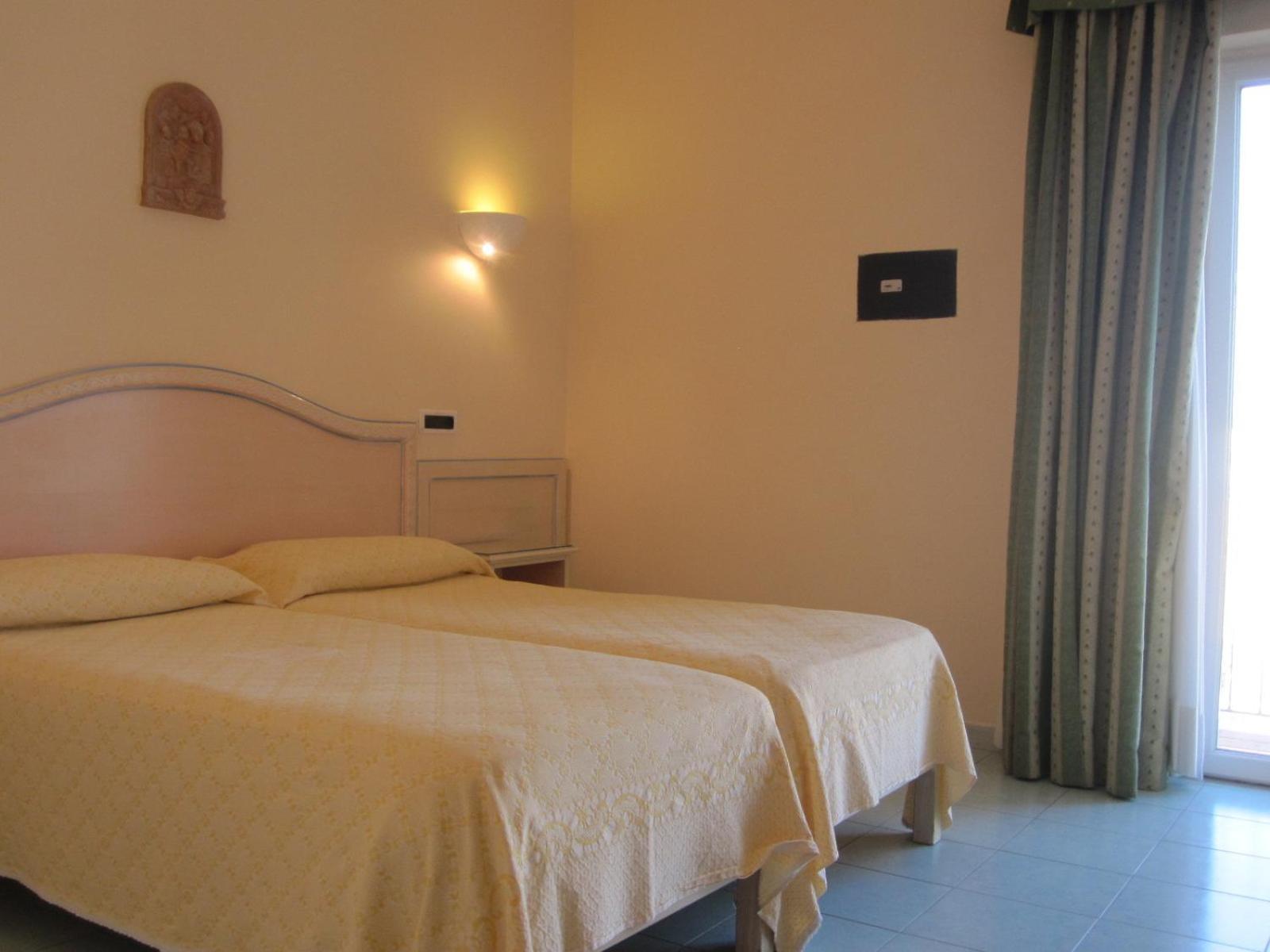 Single Room,1211481097:JPEG