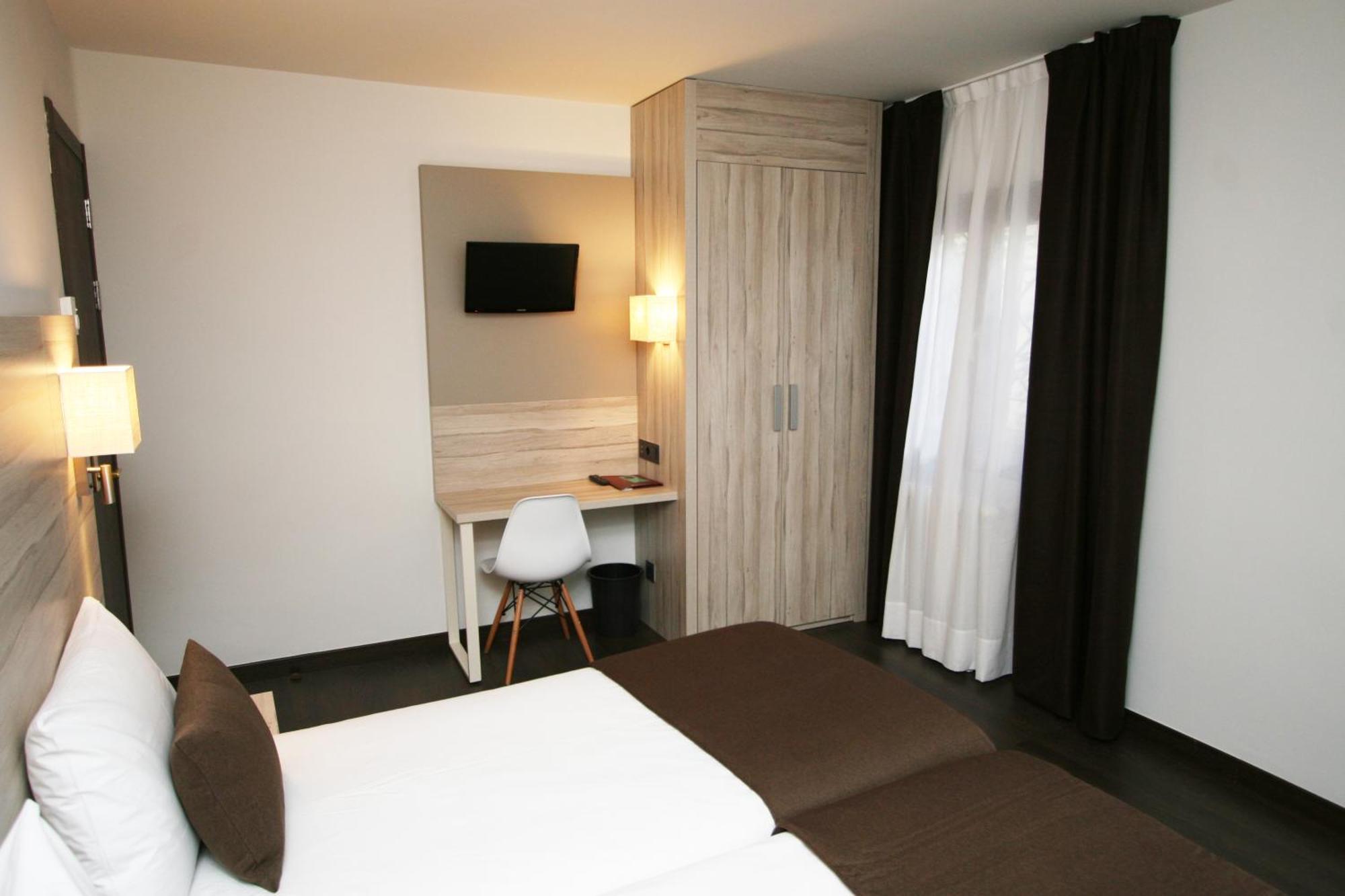 Double or Twin Room,1212138283:JPEG