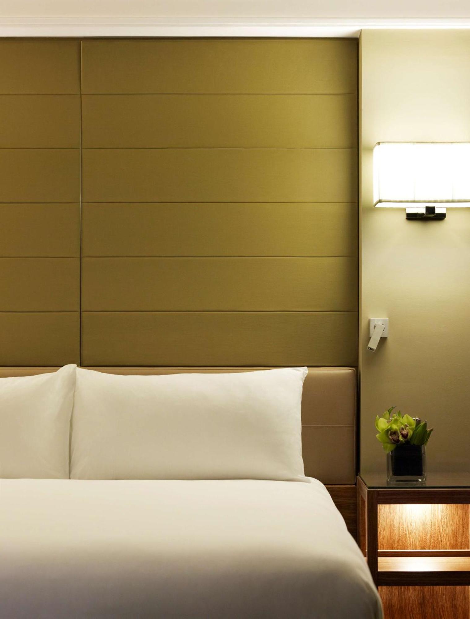 Zimmer mit Kingsize-Bett und Flussblick – Zugang zum Club