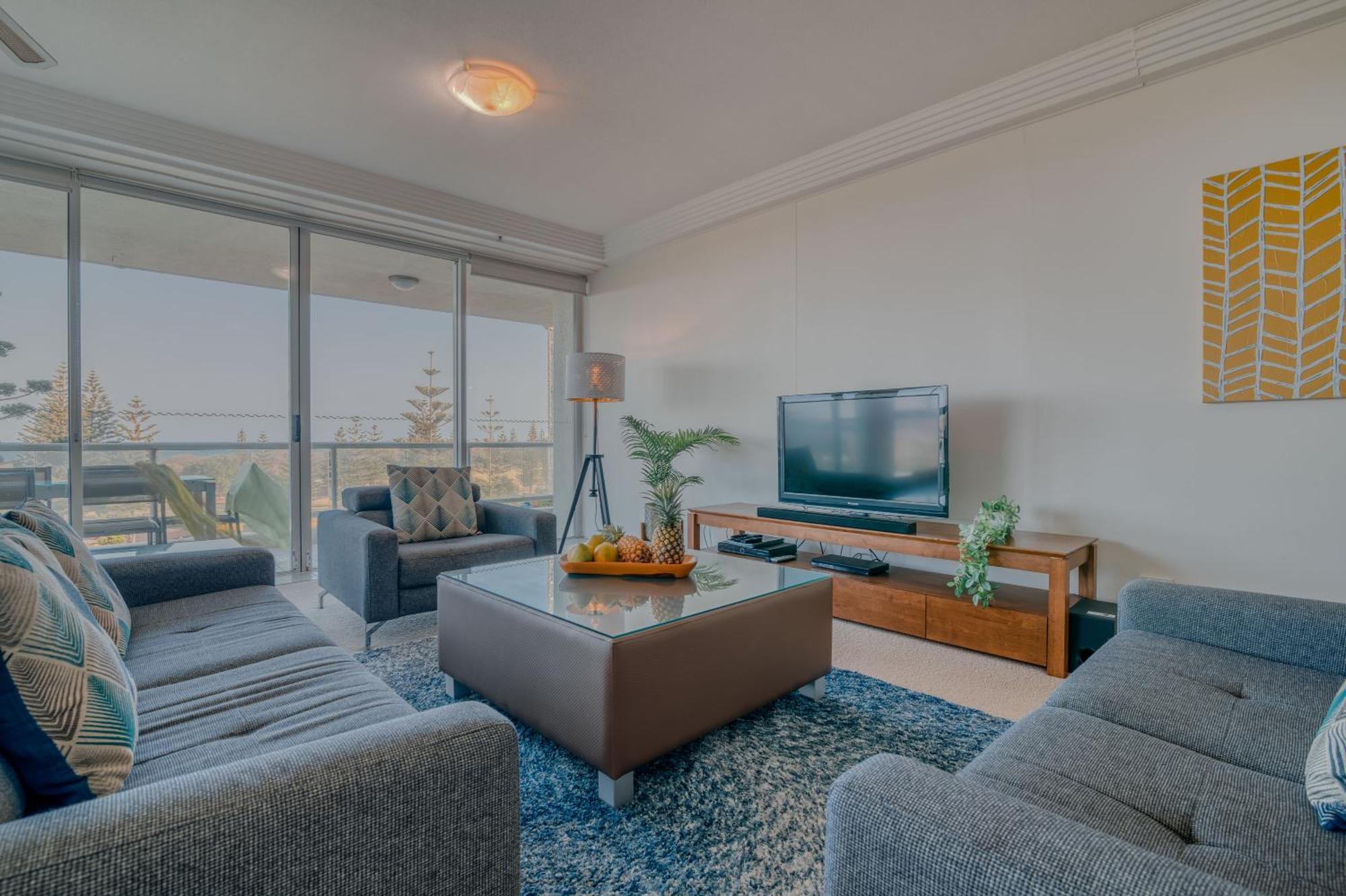 One-Bedroom Apartment Low floor Ocean View