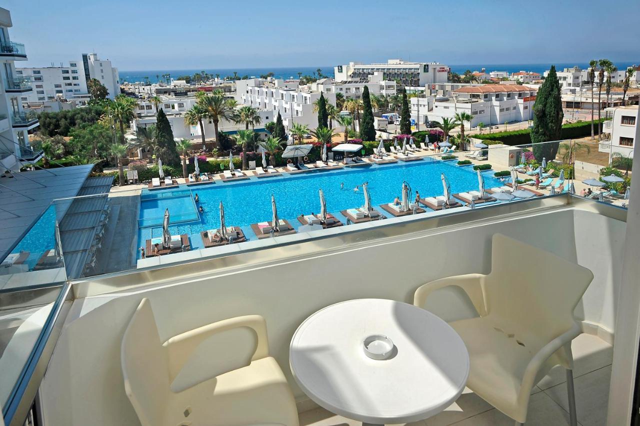 Superior Double or Twin room Sea or Pool view