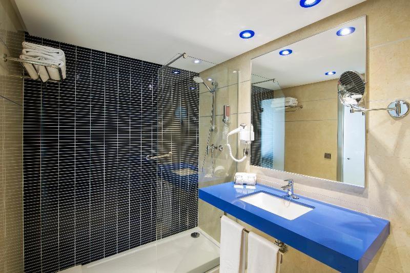 Superior Tweepersoonskamer met 1 of 2 Bedden en Balkon (2 Volwassenen + 1 Kind)