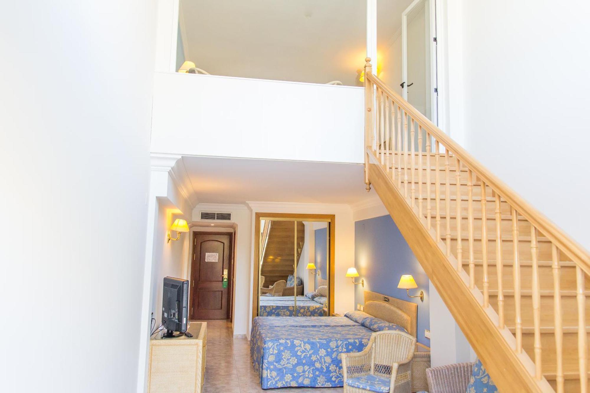 Superior Family Room,1272847138:JPEG
