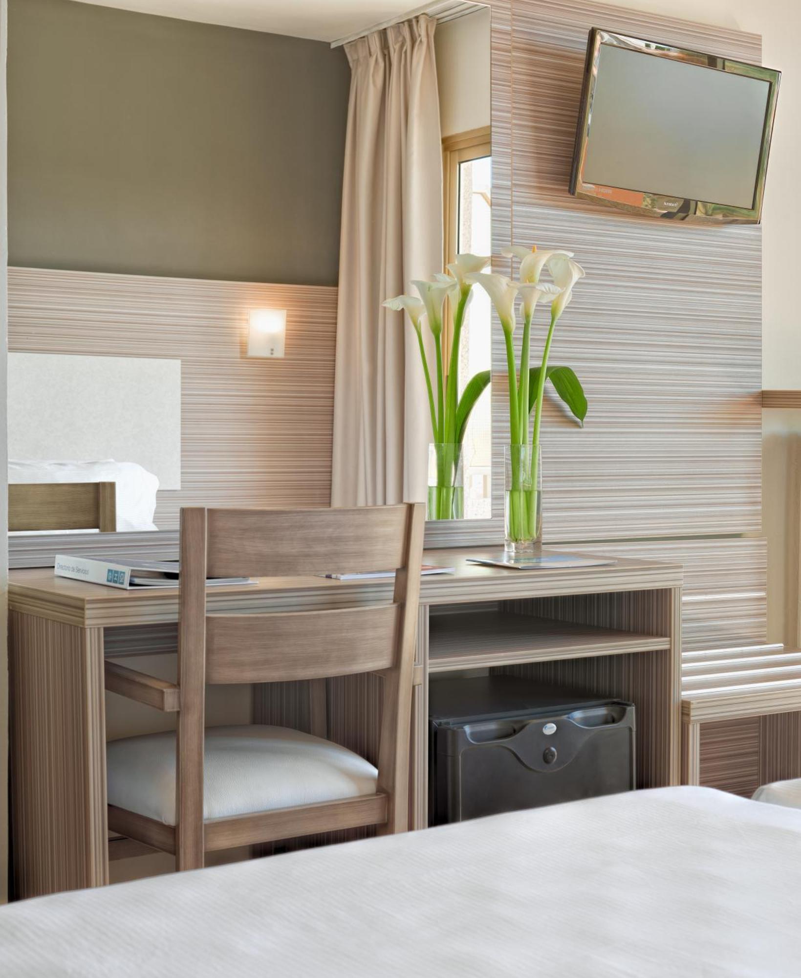Double Room with Extra Bed (3 Adults),1272867457:JPEG