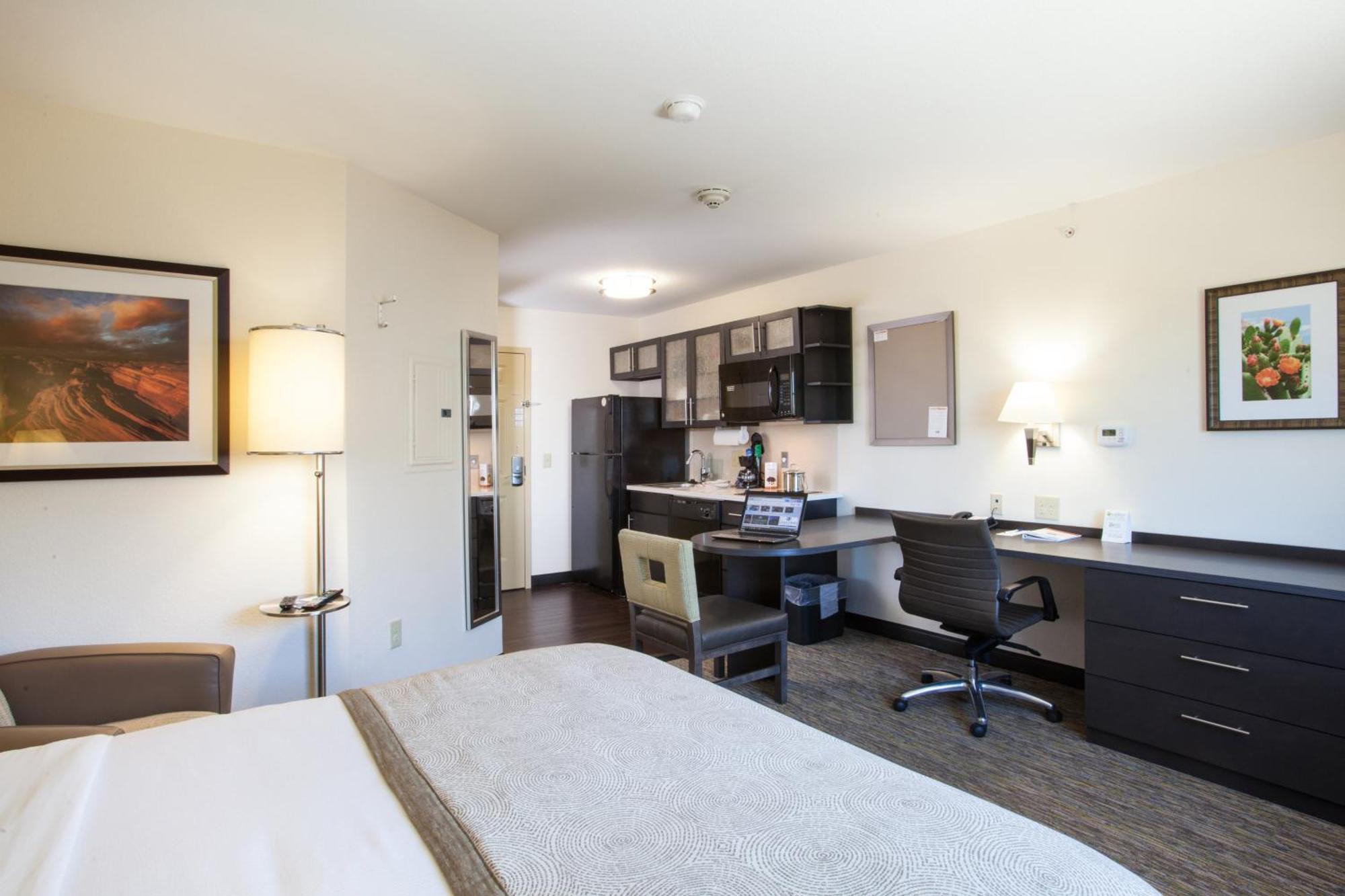 Studio Queen Suite Non-Smoking