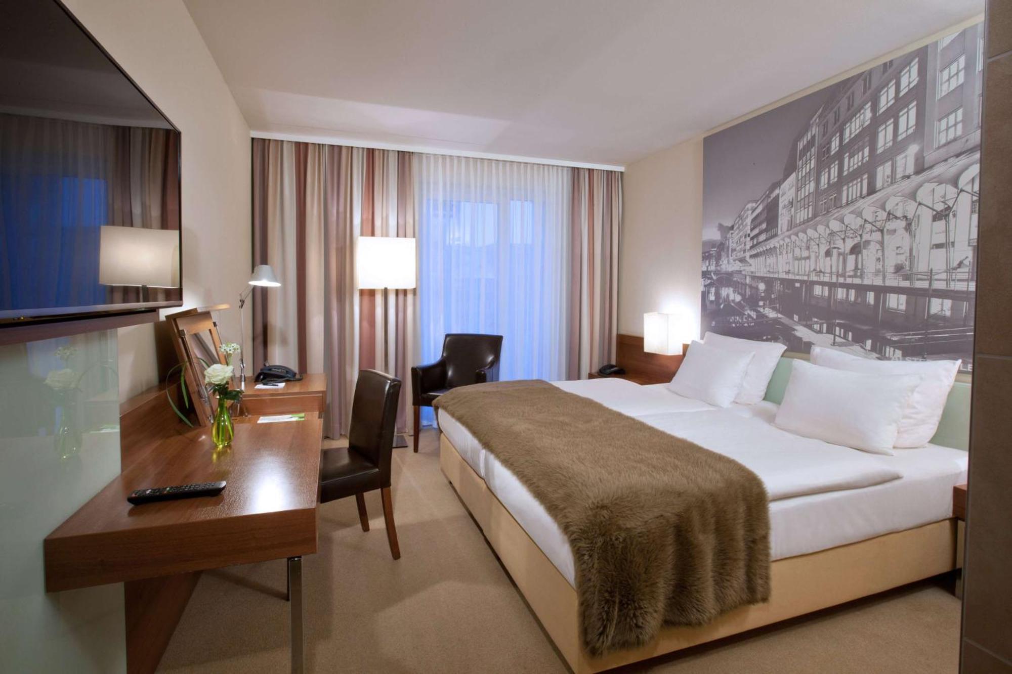 Zimmer mit Kingsize-Bett