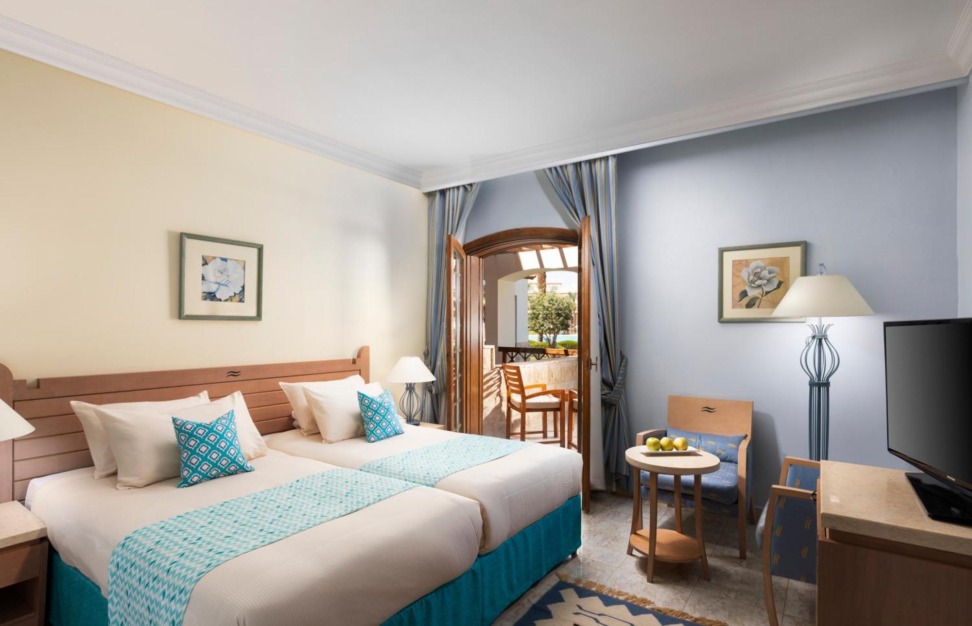 Triple Room with Pool View