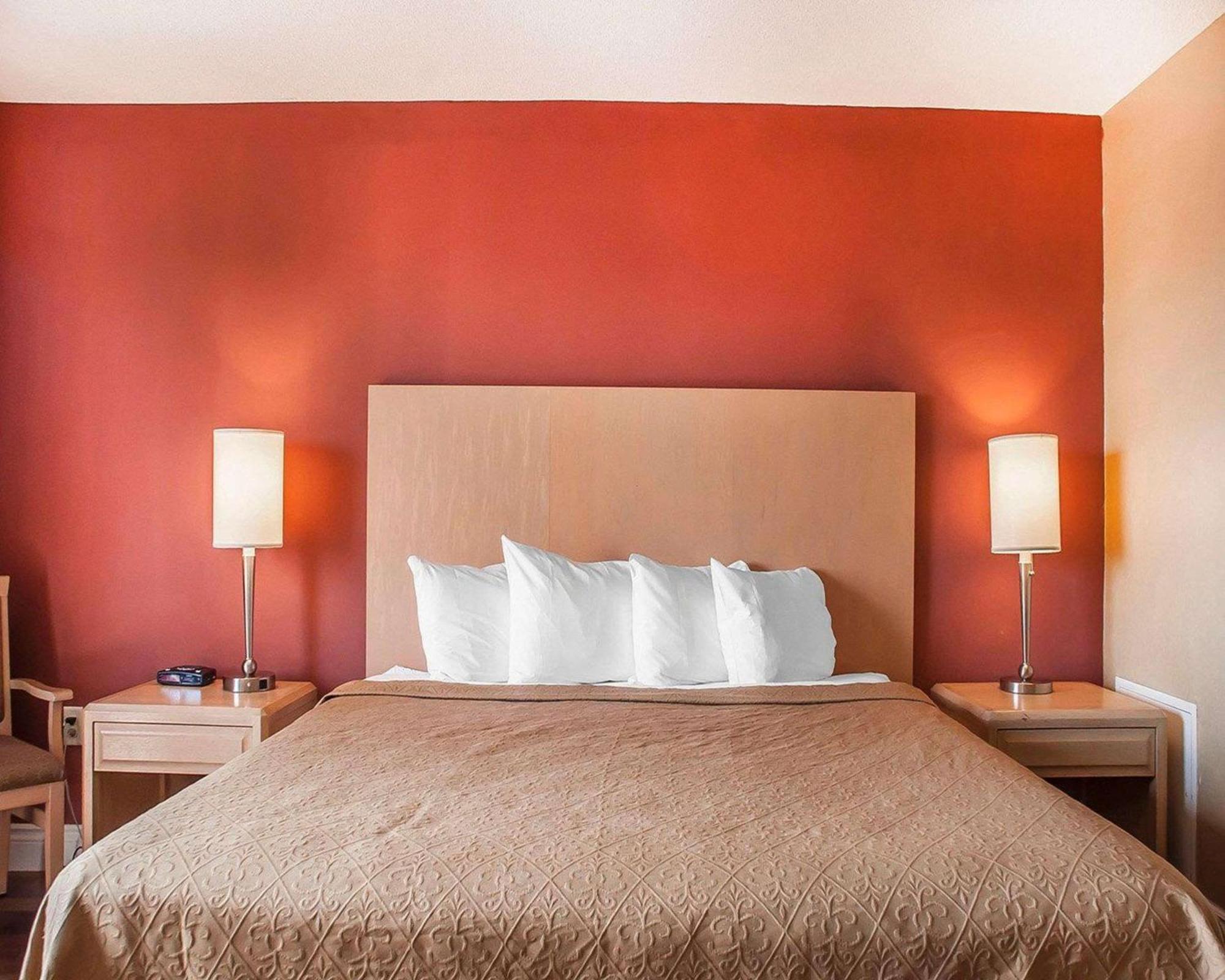 Queen Room,1682946569:JPEG