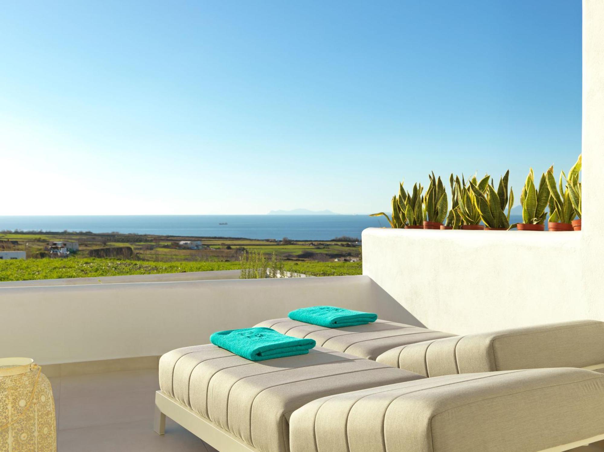 Supreme Suite Outdoor Hot Tub Sea View