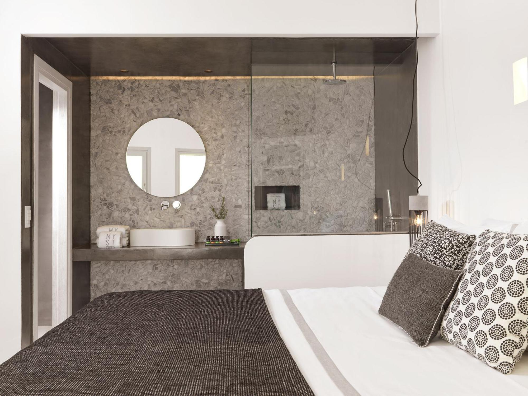 Supreme Suite Outdoor Hot Tub Sea View