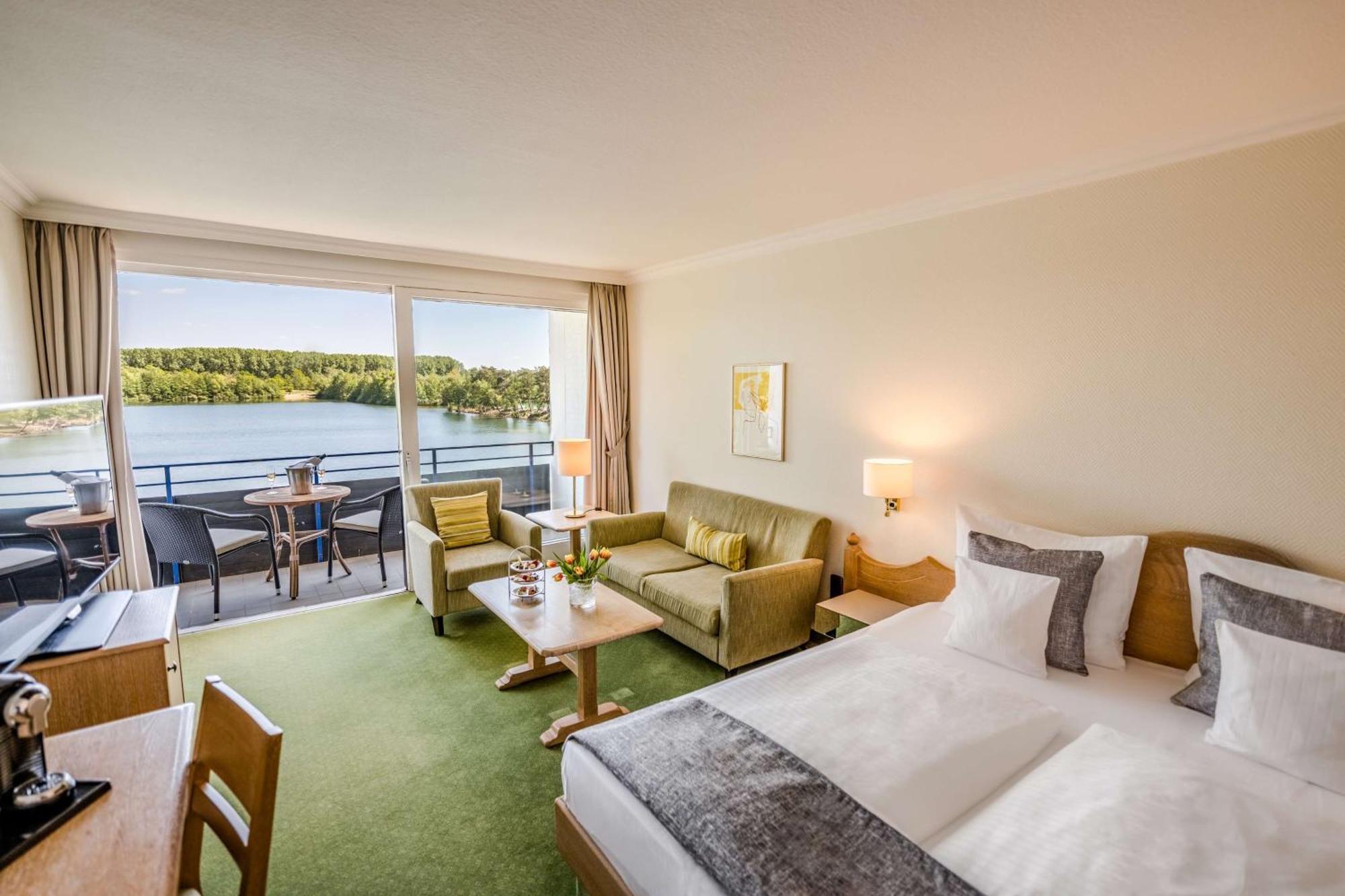 Doppelzimmer mit Balkon und Seeblick