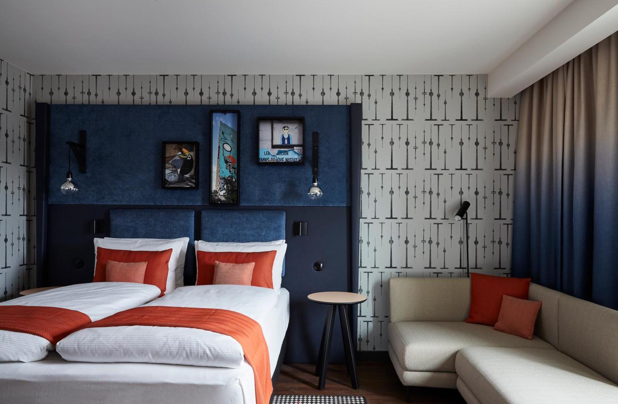 Premium Queen Room with Gallery View - East Side,1451977996:JPEG