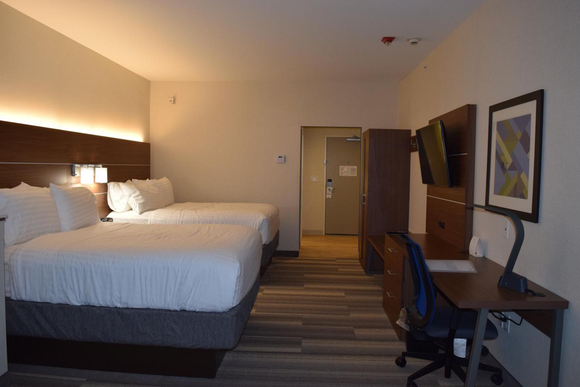 Standard Queen Room with Two Queen Beds - Communications Accessible
