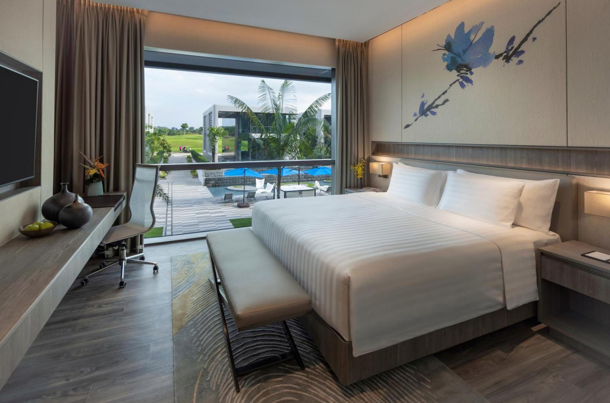 Habitación Deluxe Laguna con cama extragrande y vistas a la piscina