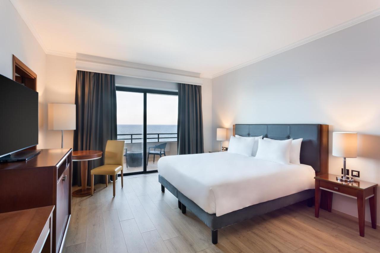 Suite Júnior com Varanda e Vista Mar