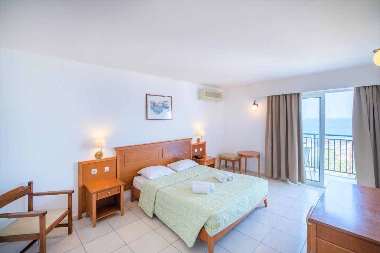 Doppel- oder Zweibettzimmer mit Meerblick