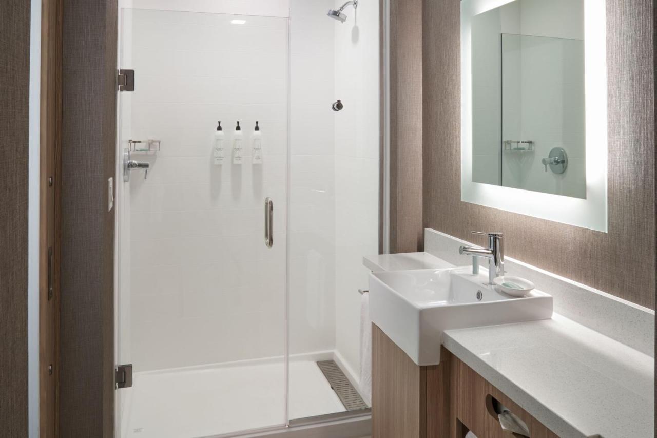 King Suite with Trundle Sofa,1358834120:JPEG