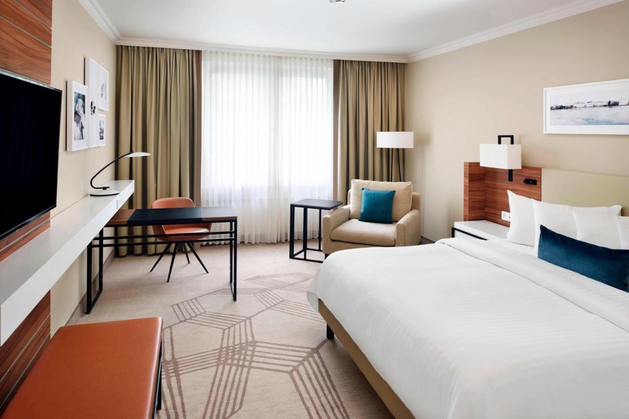 Deluxe Guest room, 1 King,1709537526:JPEG