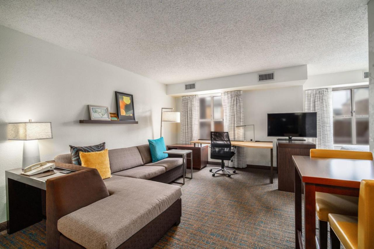 King Studio with Sofa Bed and Roll-in Shower - Mobility Accessible,1372882505:JPEG
