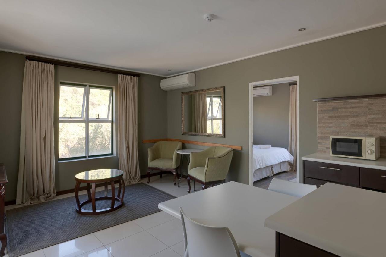 1 Bedroom Apartment, 1 Queen,1420973187:JPEG