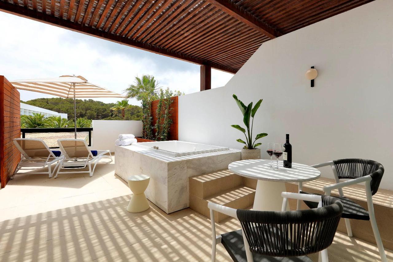 Suite Júnior com Banheira de Hidromassagem e Terraço