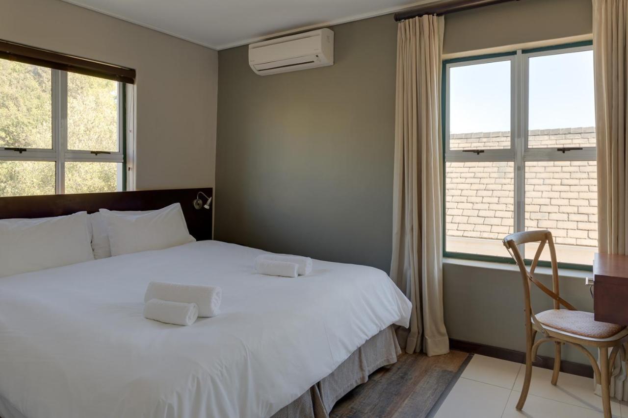 1 Bedroom Apartment, 1 Queen,1420974408:JPEG