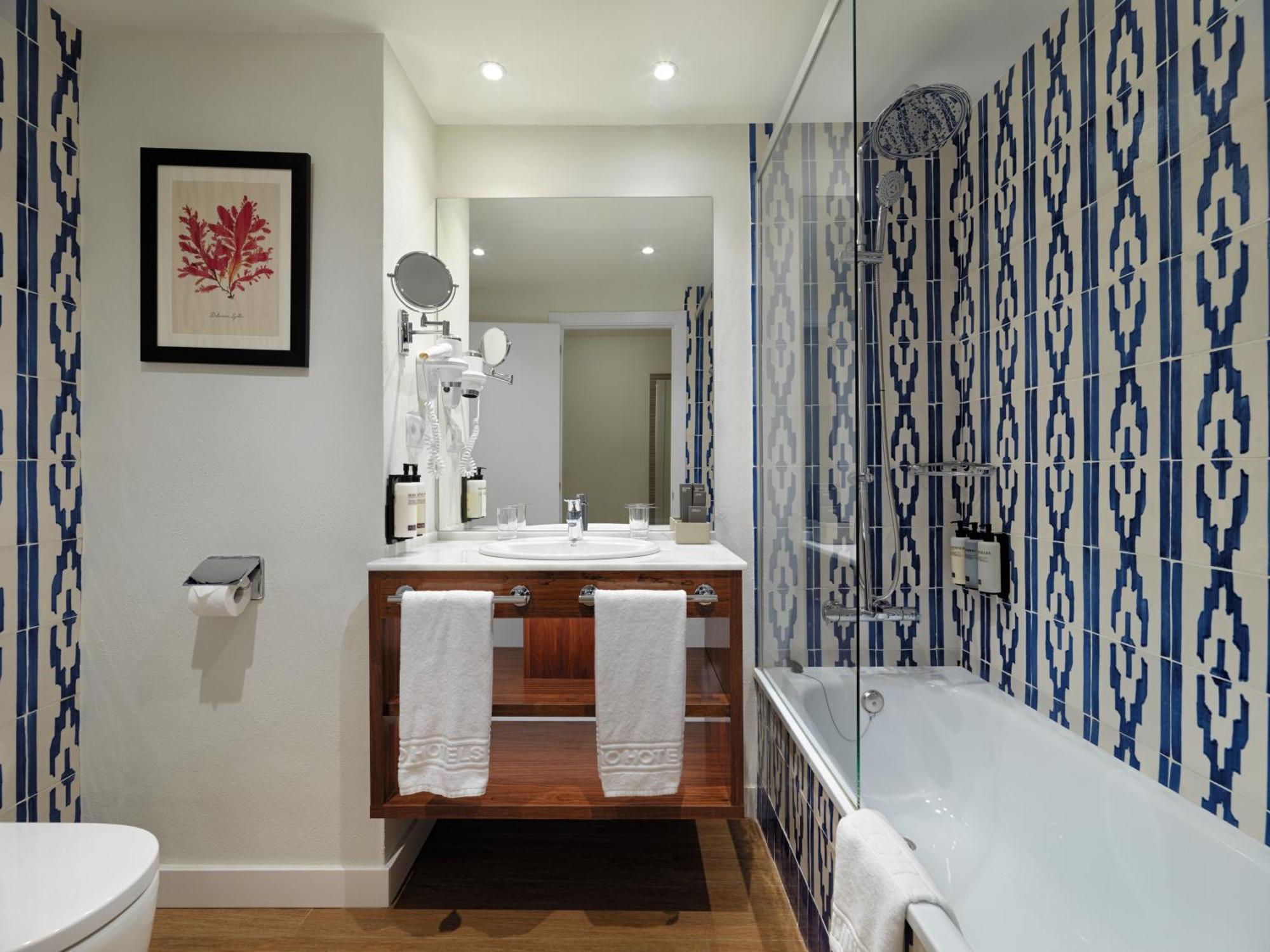 Junior Suite ( 2 Adults + 1 Child up to 10 years old)
