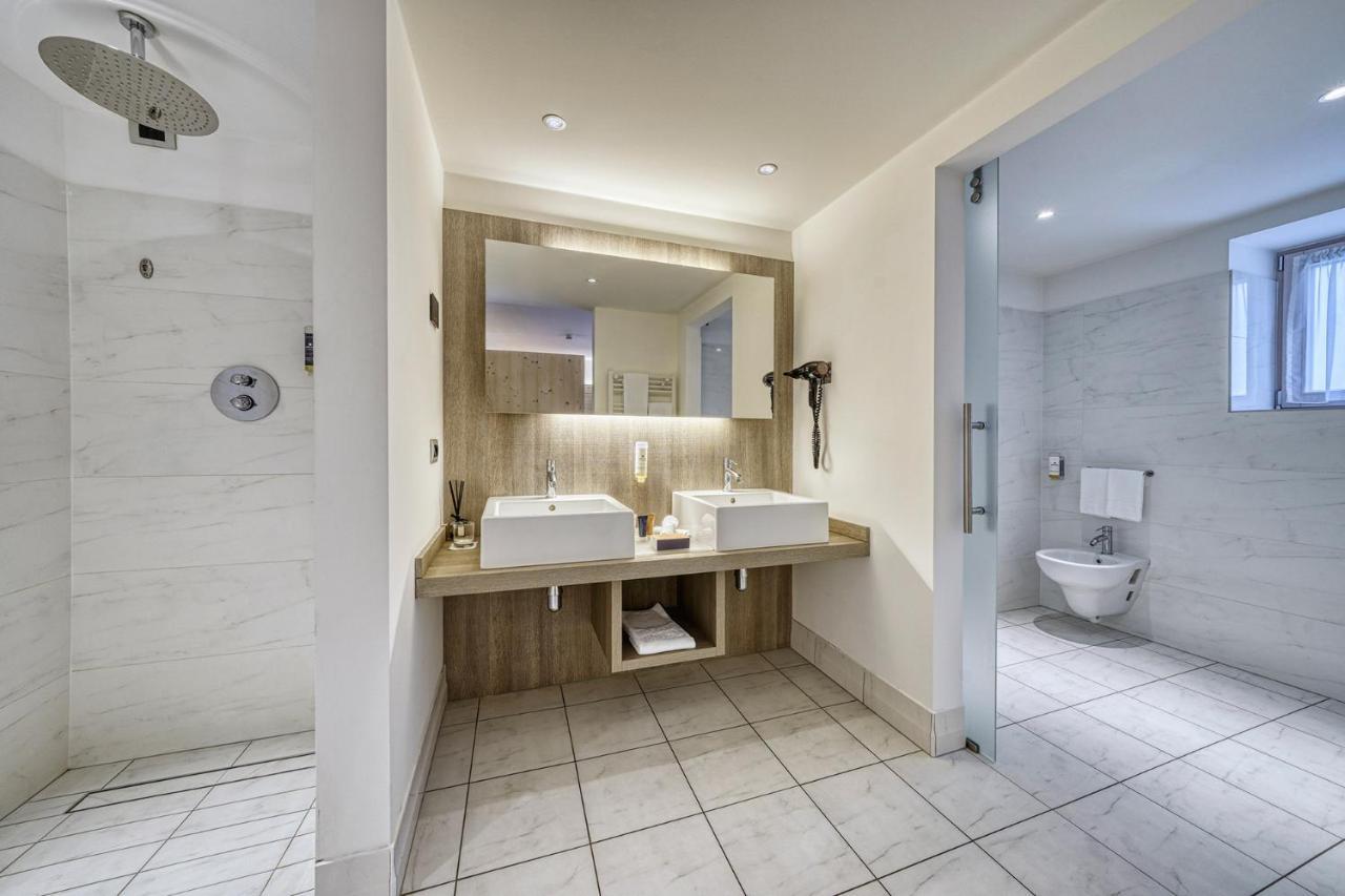 Standard Double or Twin Room with Balcony,1499066035:JPEG