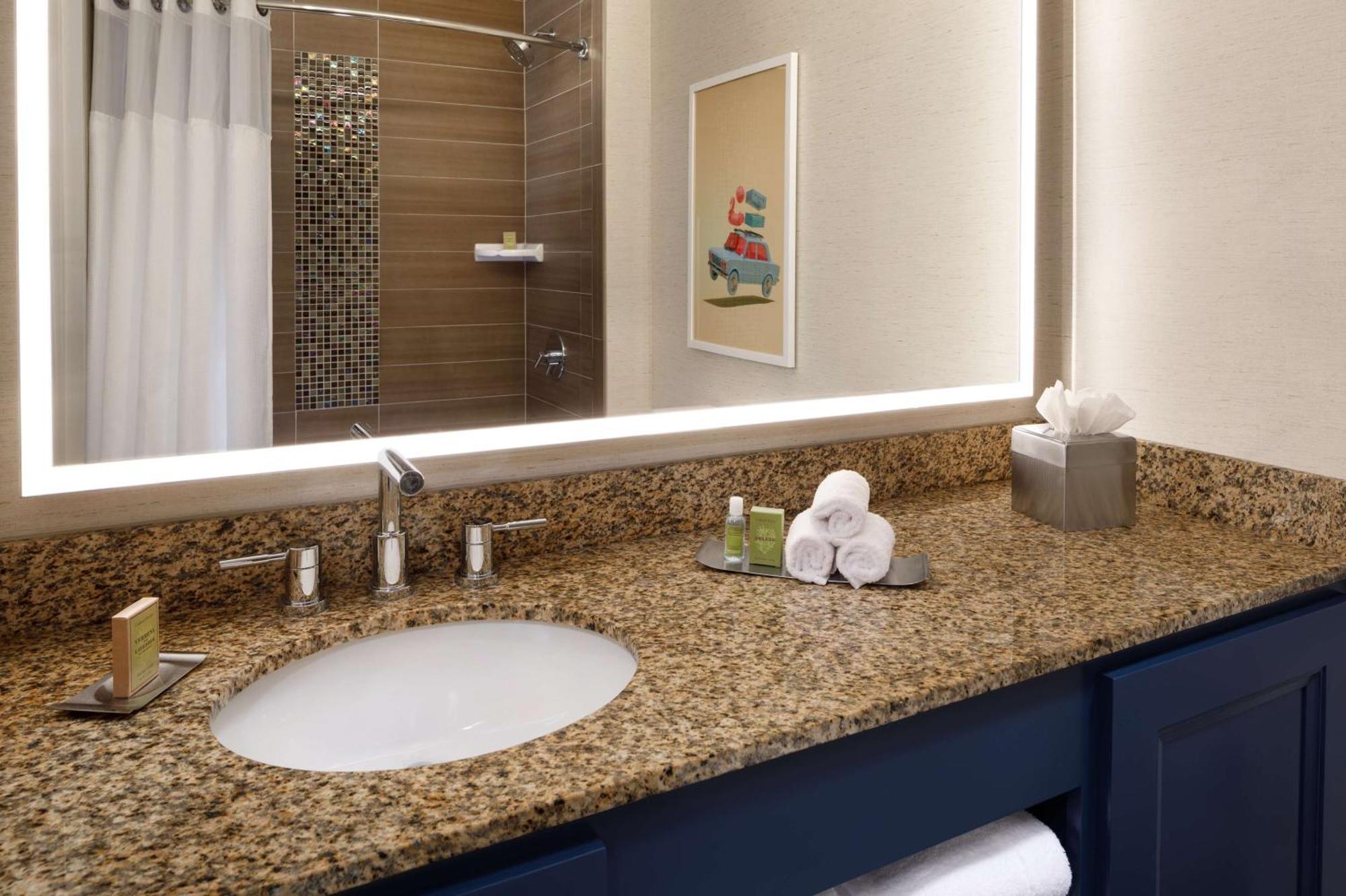 One-Bedroom King Suite with Sofa Bed,1544128363:JPEG