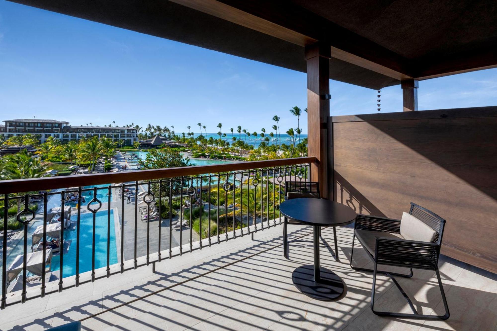 Suite Junior Resort con cama extragrande y vistas al mar