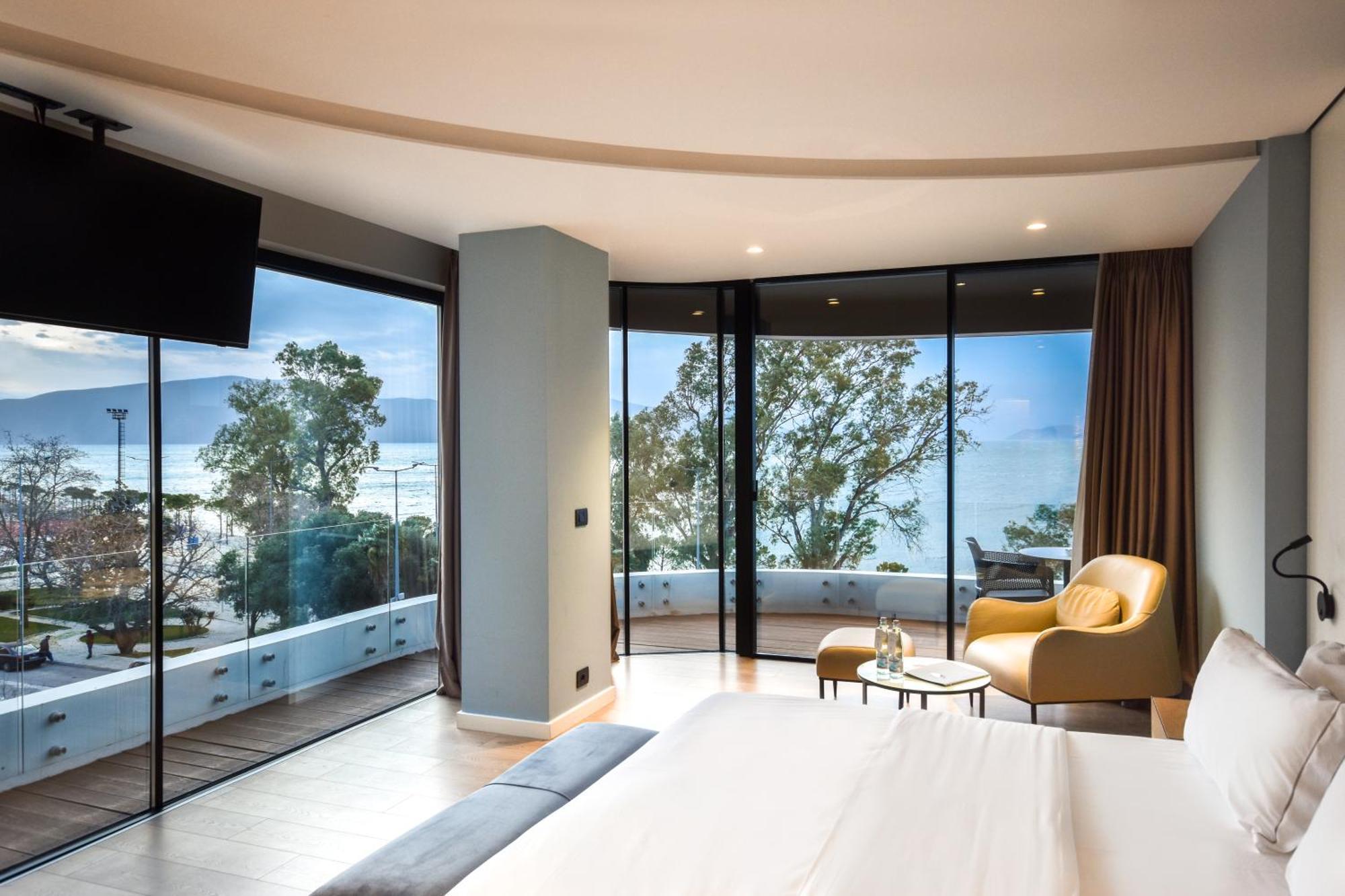 Deluxe Double Room with Balcony and Sea View,1040857387:JPEG