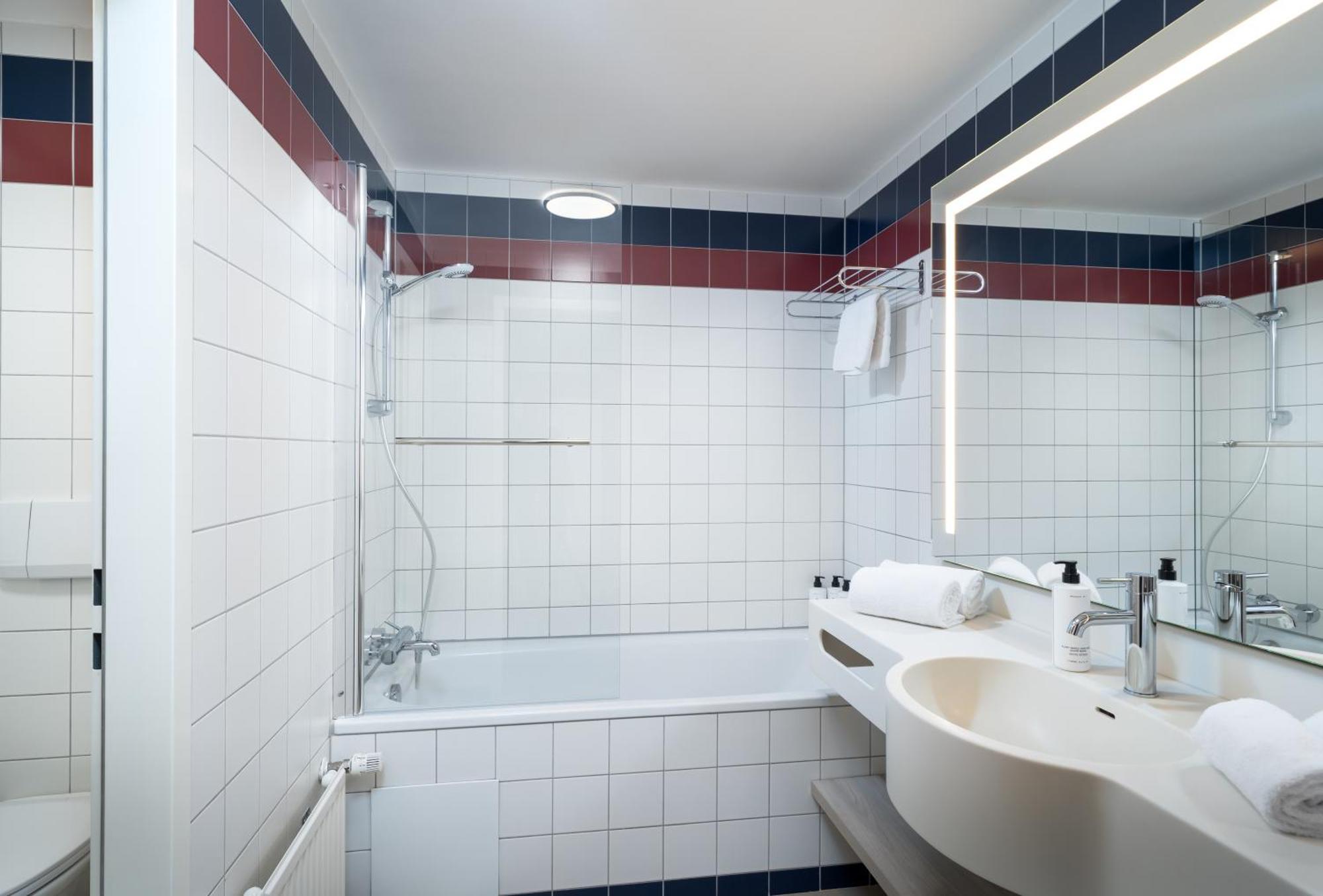 Standard Double Room bath shower