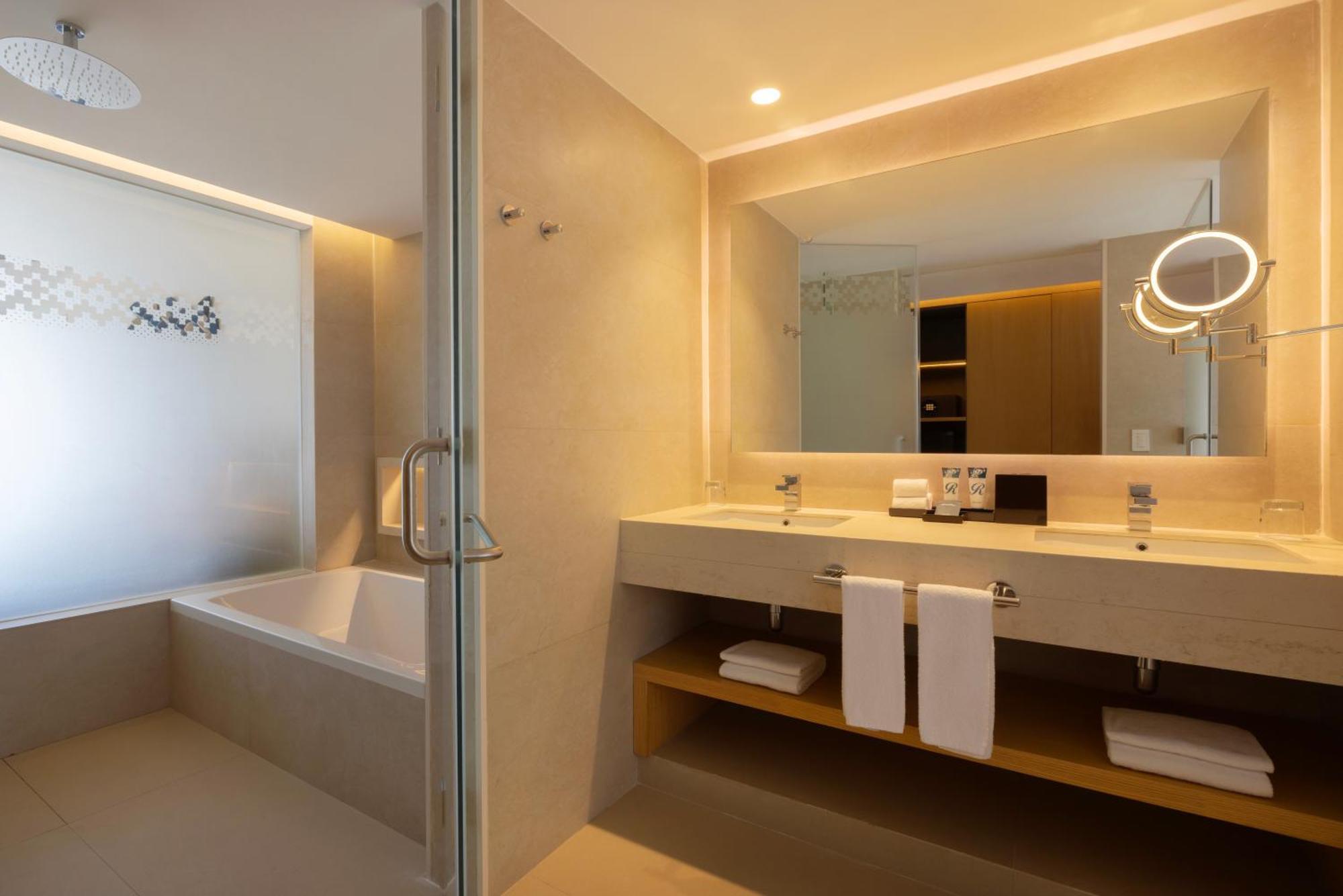 Luxus-Juniorsuite mit zwei Schlafzimmern und Meerblick Diamond Club